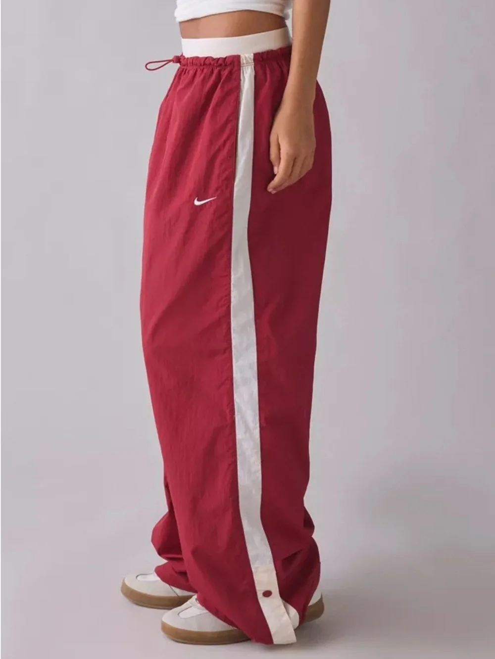 Nike Men's Wine Red Loose-Fit Jogger Pants